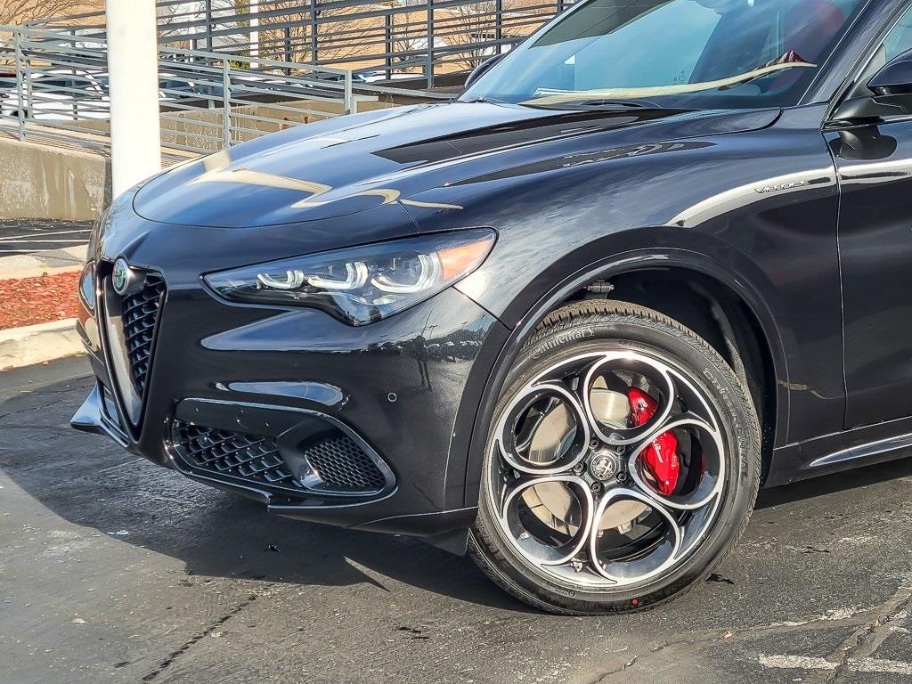 2025 Alfa Romeo Stelvio Base photo 2