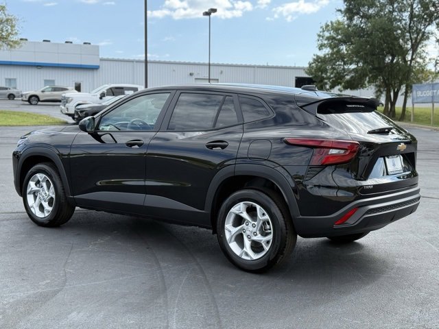 2026 Chevrolet Trax LS photo 4