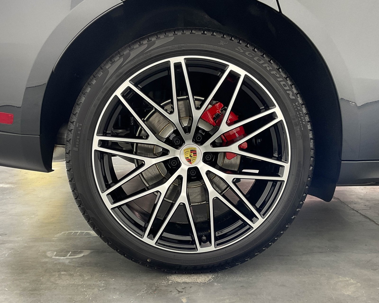 2025 Porsche Macan S photo 11