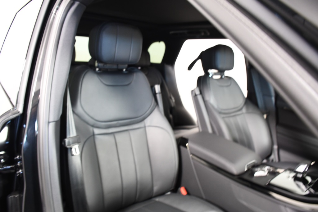 2025 Land Rover Range Rover Sport SE photo 19