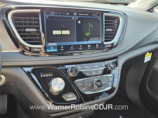 2026 Chrysler Pacifica photo 16