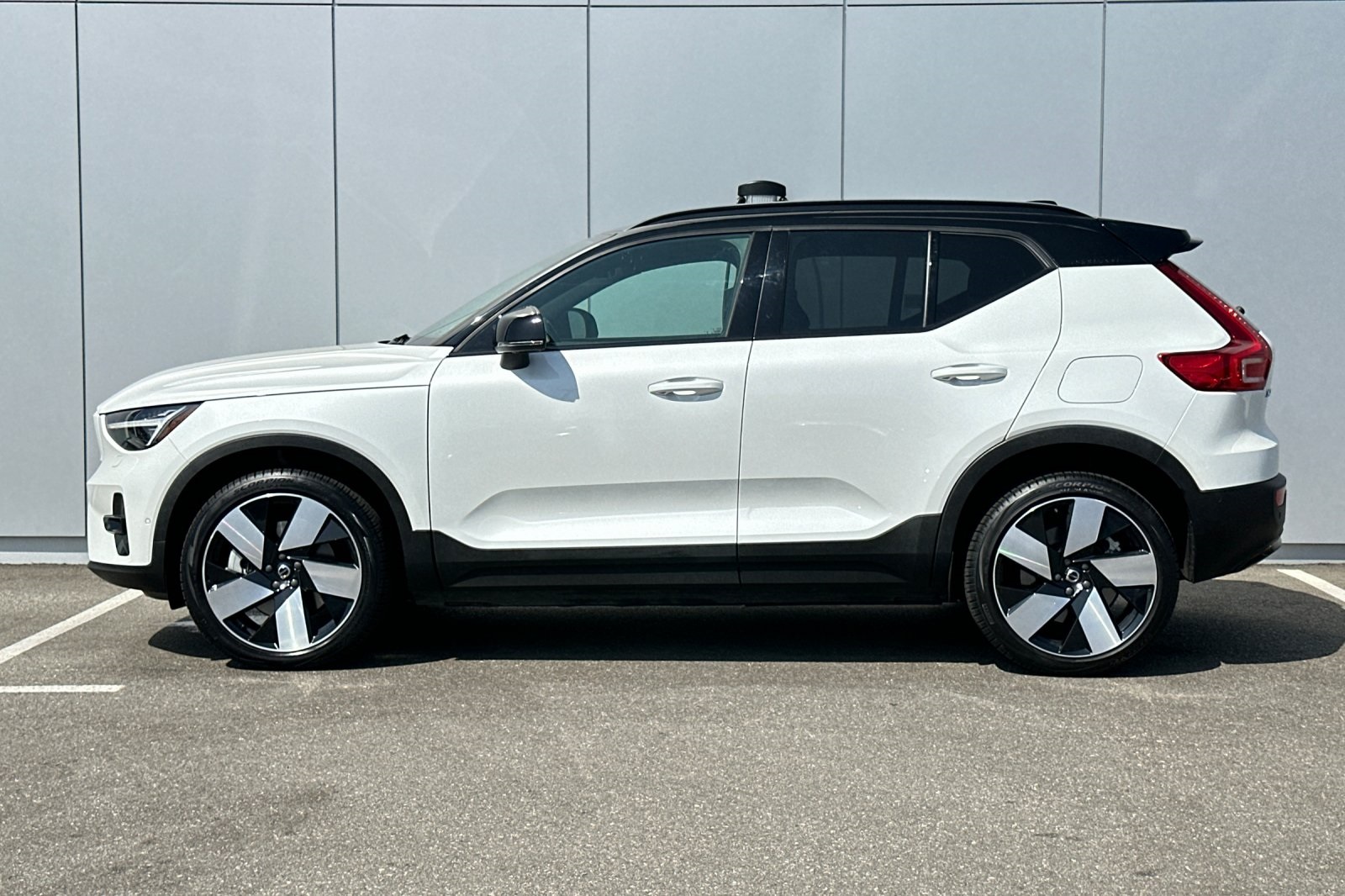 2023 Volvo XC40 Recharge Ultimate photo 3