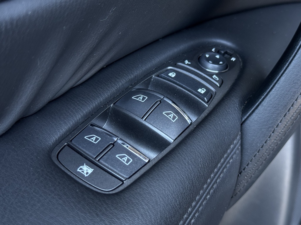 2023 Nissan Armada SV photo 9