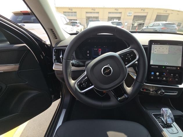 2025 Volvo XC90 Plus photo 8