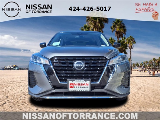 2025 Nissan Kicks Play S photo 2