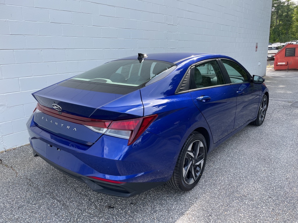 2023 Hyundai Elantra SEL Convenience photo 4