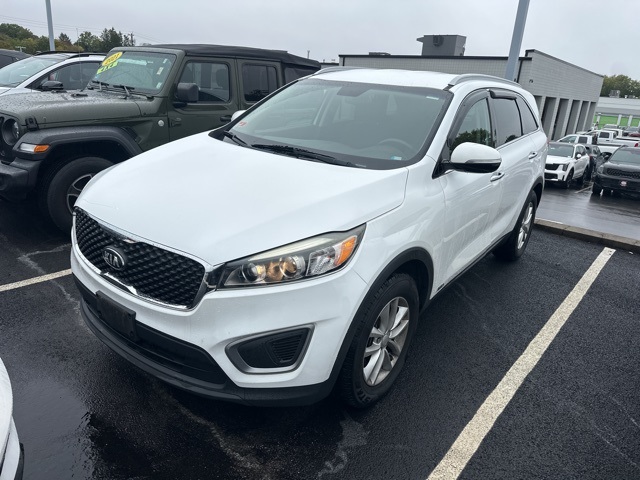 2017 Kia Sorento LX photo 2
