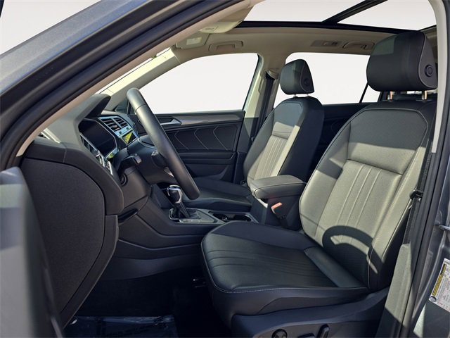 2023 Volkswagen Tiguan SE photo 18