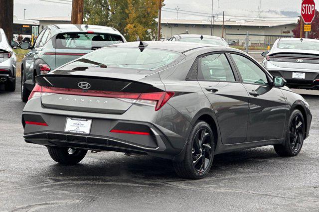 2026 Hyundai Elantra SEL Sport photo 2