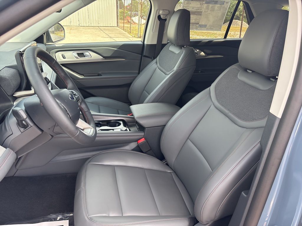 2025 Ford Explorer photo 23