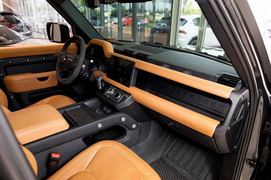 2024 Land Rover Defender Carpathian Edition photo 32