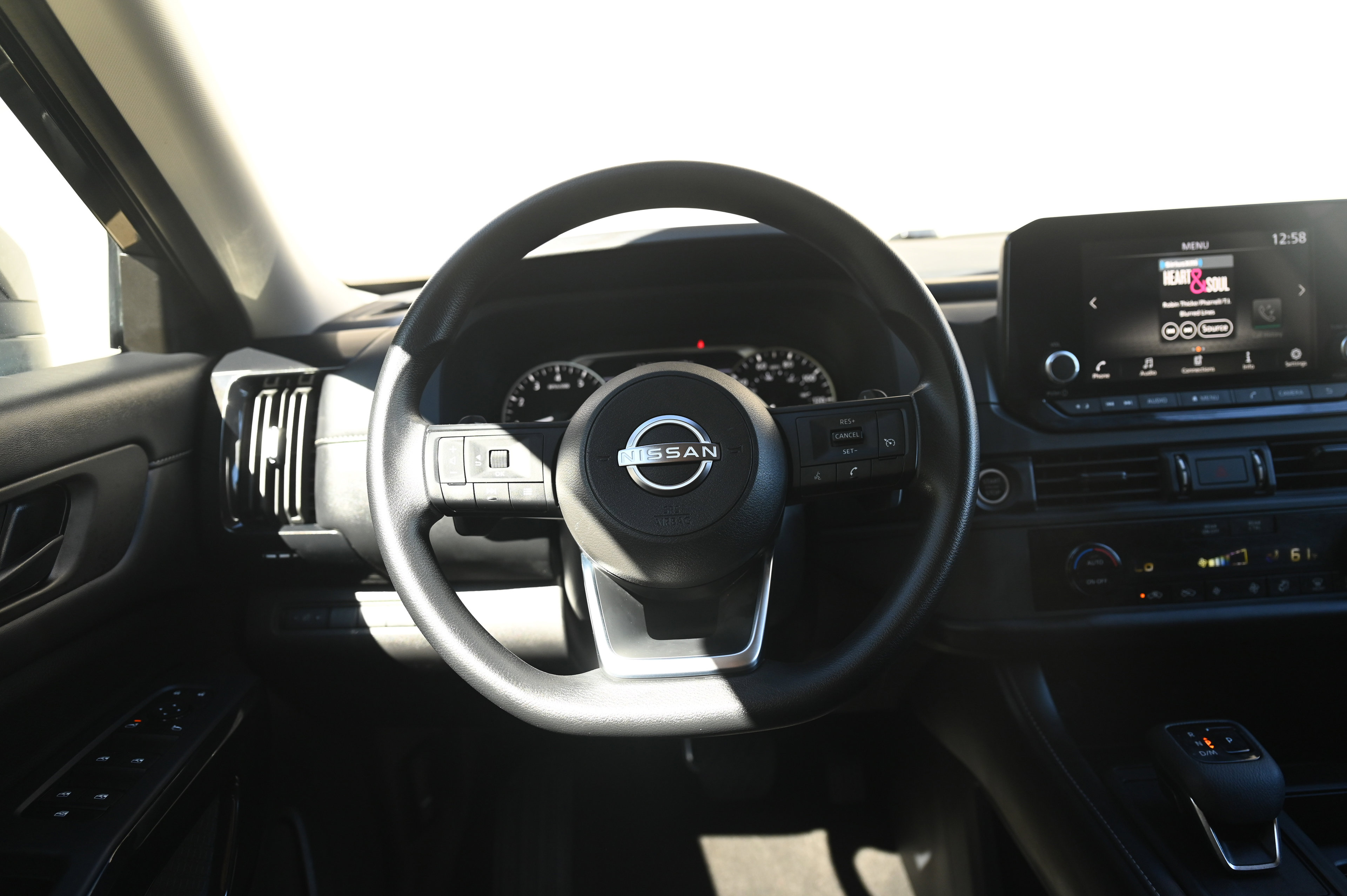 2024 Nissan Pathfinder S photo 31