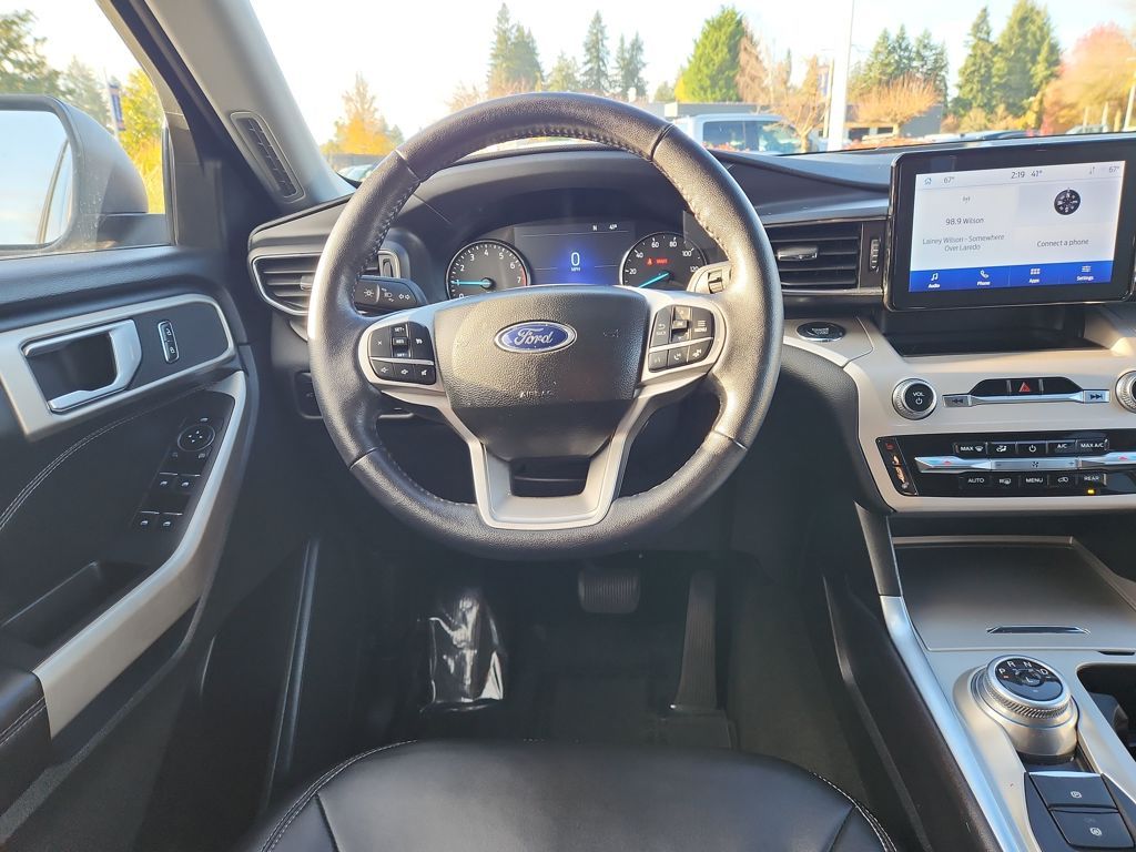2023 Ford Explorer XLT photo 4