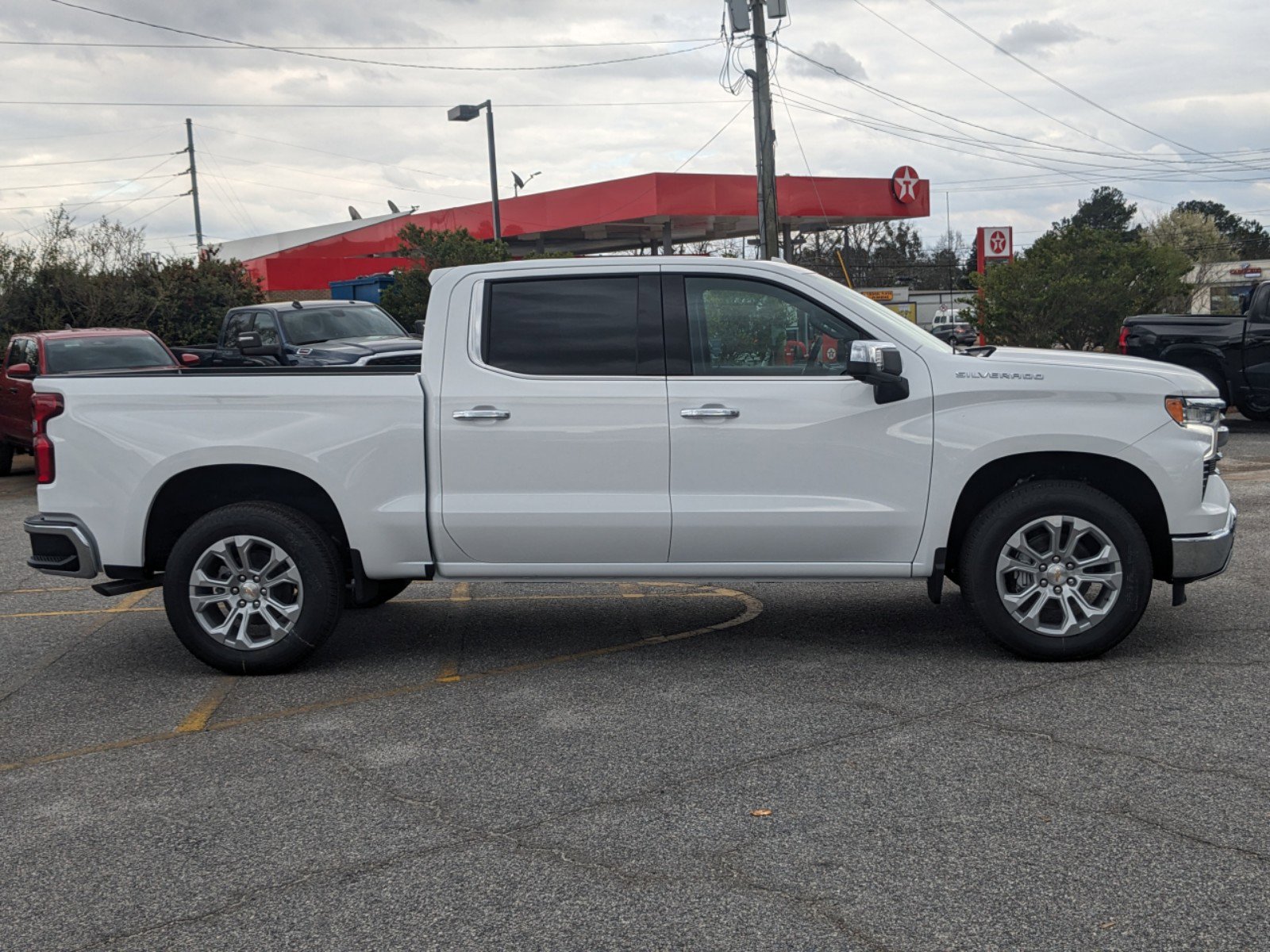 2025 Chevrolet Silverado 1500 LTZ photo 3