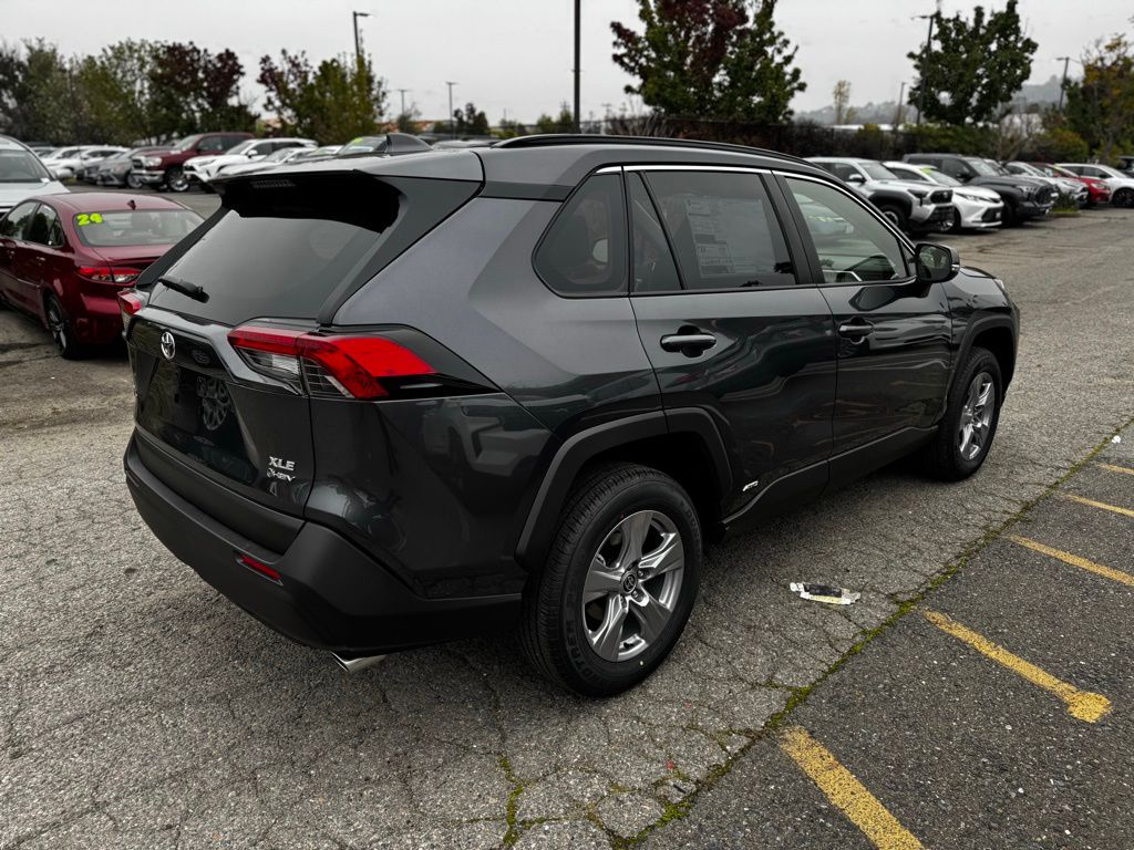 2025 Toyota RAV4 Hybrid XLE photo 2