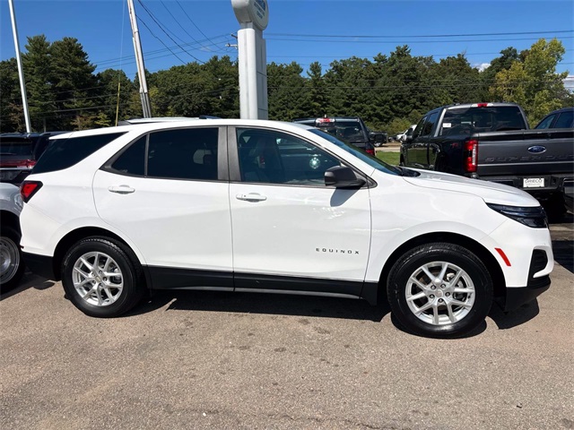 2023 Chevrolet Equinox LS photo 2