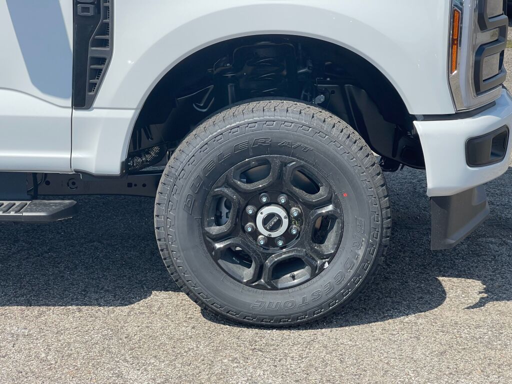 2025 Ford F-350 XL photo 16