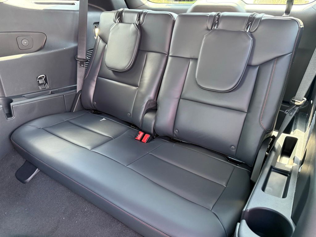 2025 Ford Explorer ST-Line photo 10