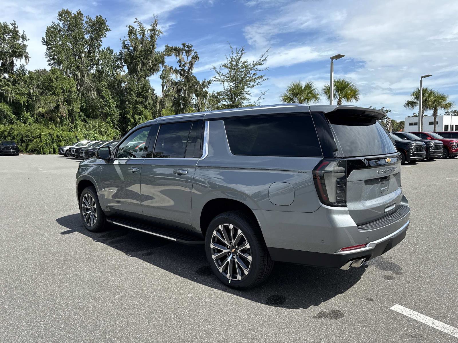 2026 Chevrolet Suburban High Country photo 4