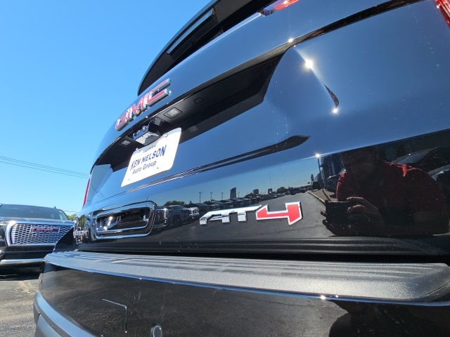 2025 Gmc Yukon AT4 Ultimate photo 3