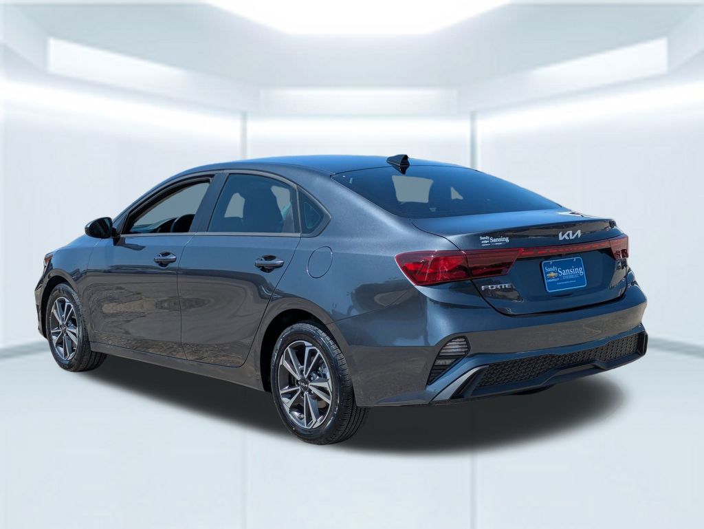 2024 Kia Forte LXS photo 3