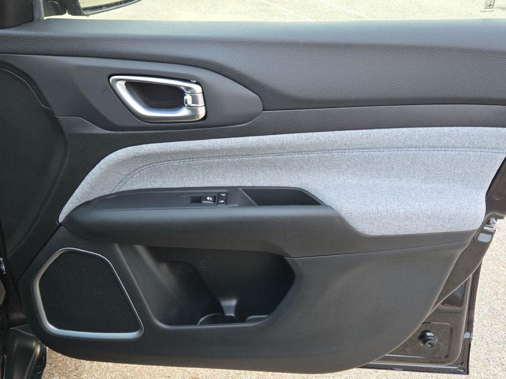 2025 Jeep Compass Latitude photo 5