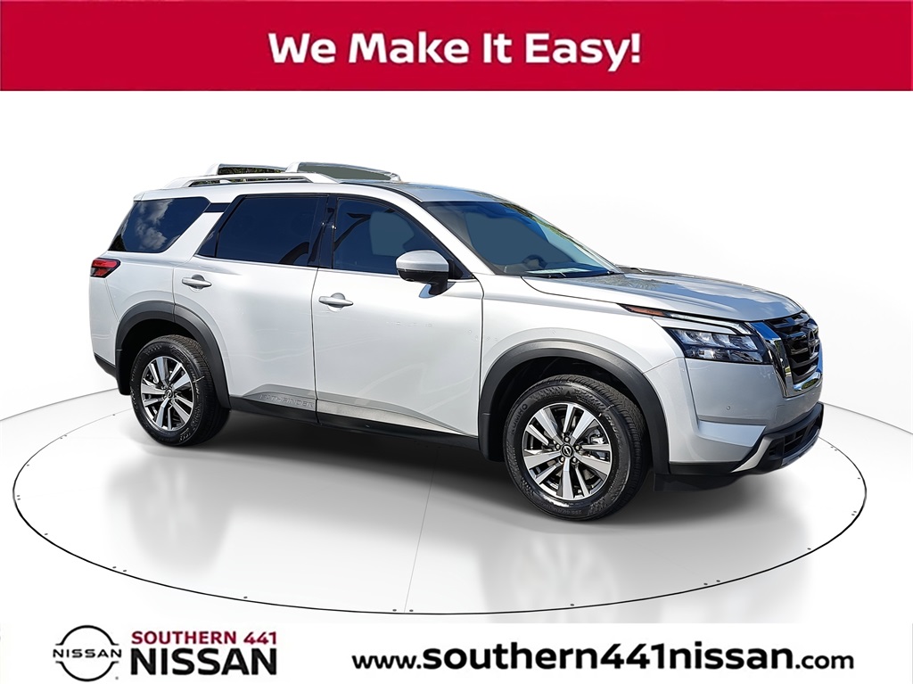 2025 Nissan Pathfinder SL's photo