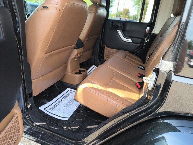 2016 Jeep Wrangler Unlimited Sahara photo 13