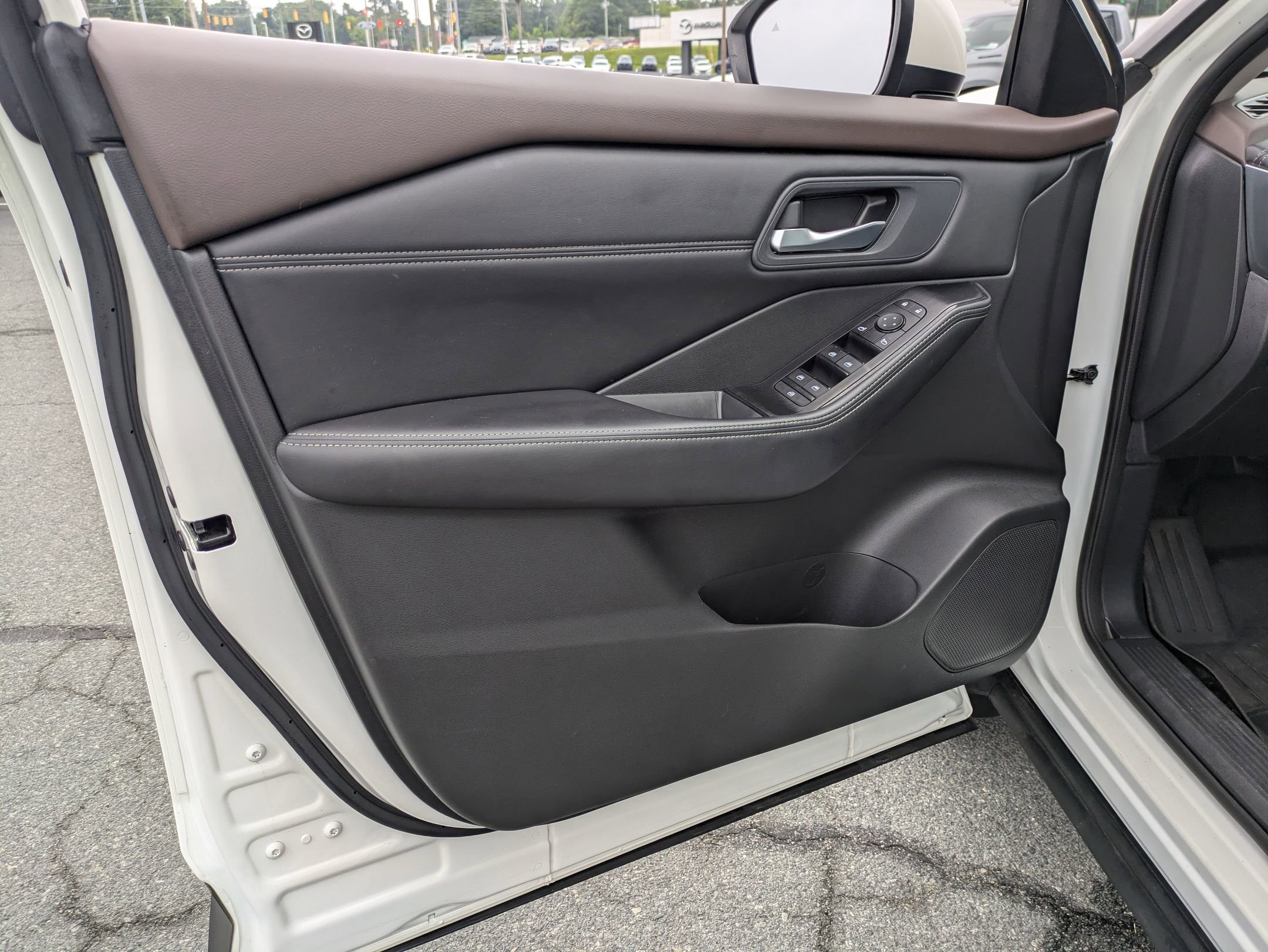 2023 Nissan Rogue SV photo 10