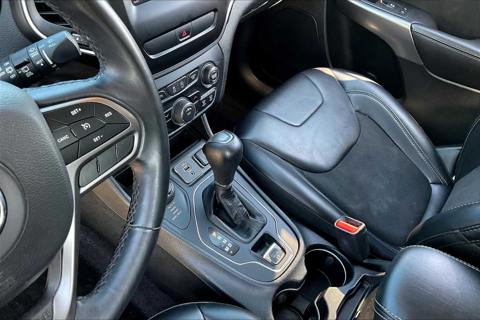 2019 Jeep Cherokee Latitude photo 14