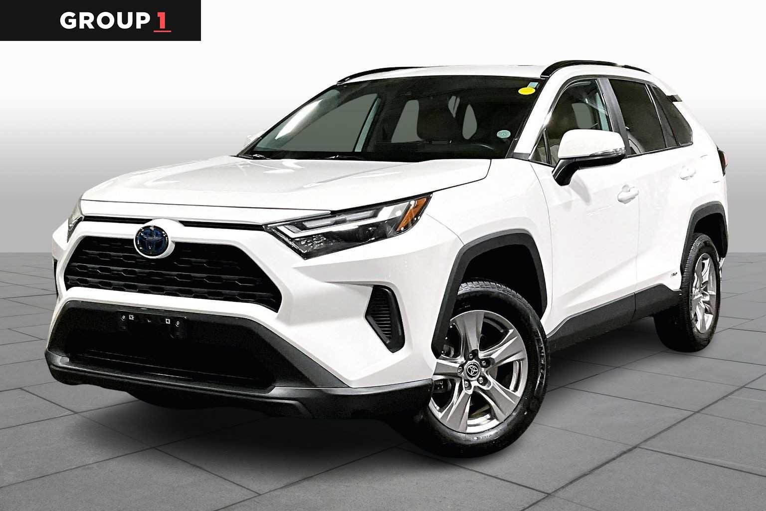 2022 Toyota RAV4 XLE's photo