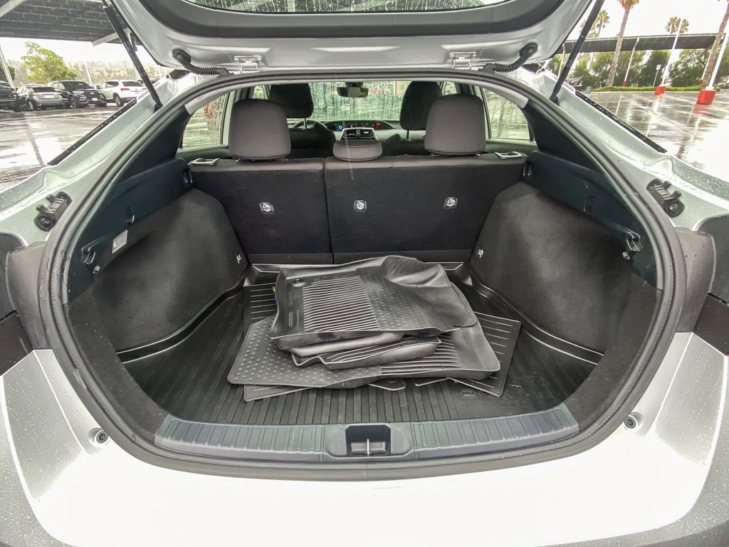 2022 Toyota Prius L photo 25