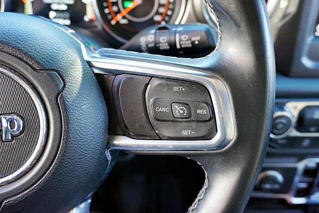 Used 2018 Silver Jeep Unlimited Sahara image 36