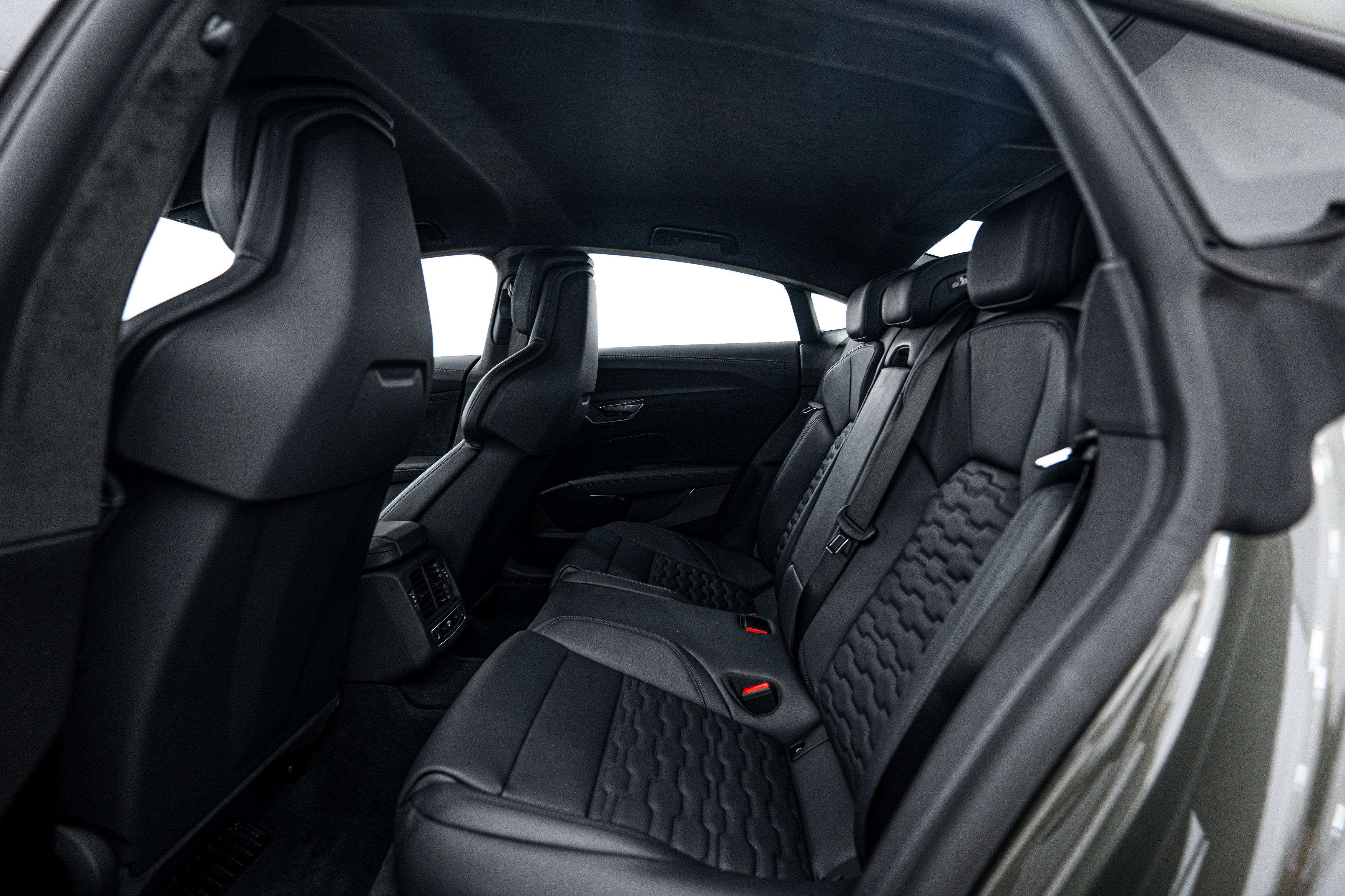 2025 Audi RS e-tron GT Base photo 14