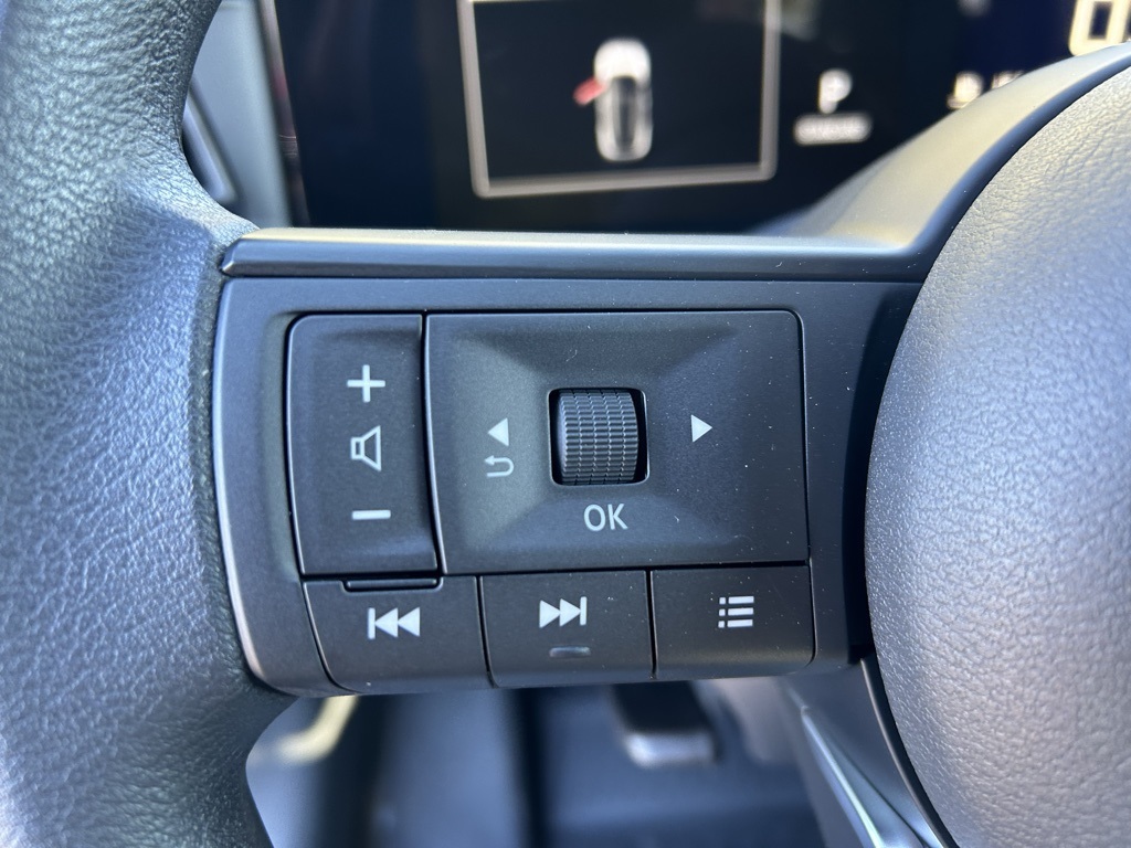 2025 Nissan Kicks SV photo 13