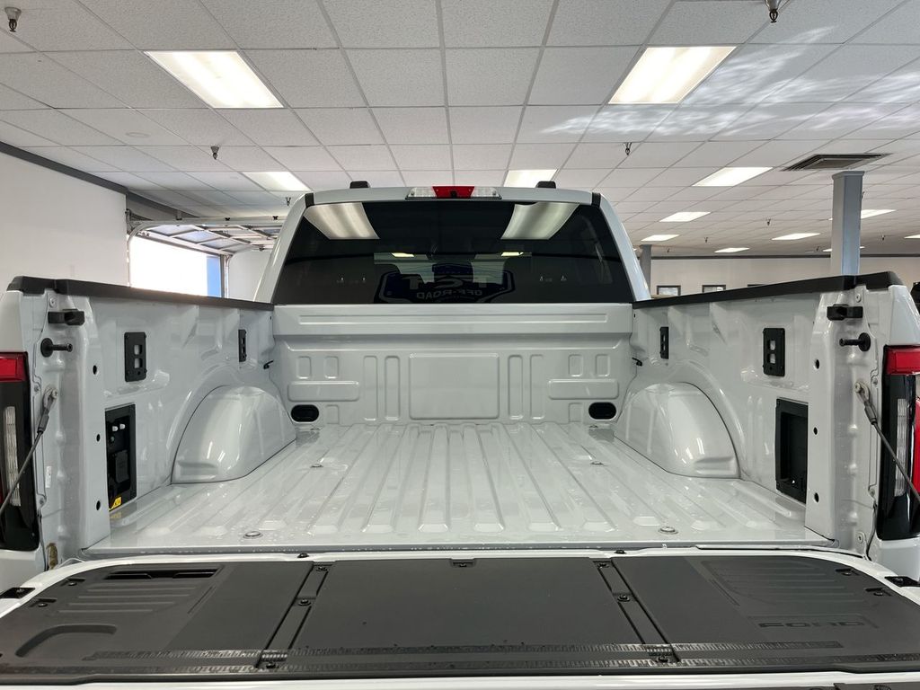 2025 Ford F-150 Lightning XLT photo 11