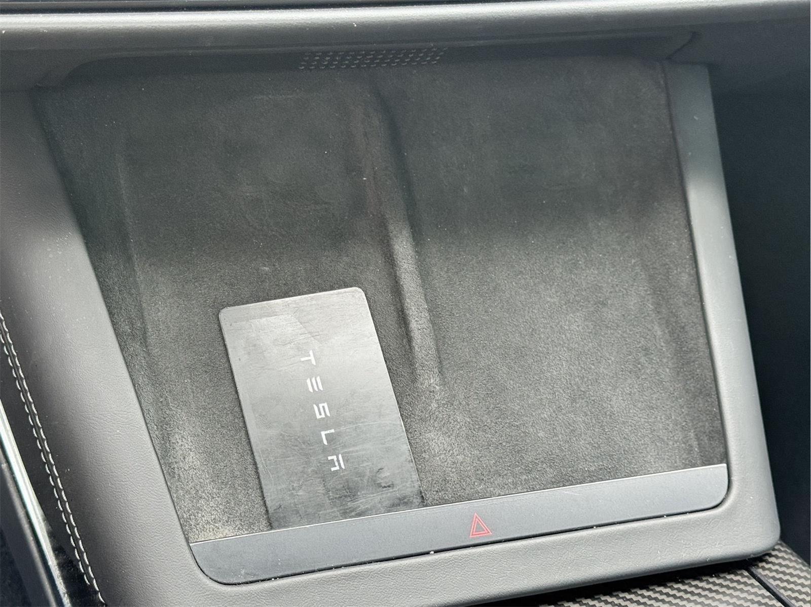 2022 Tesla Model S Plaid photo 33