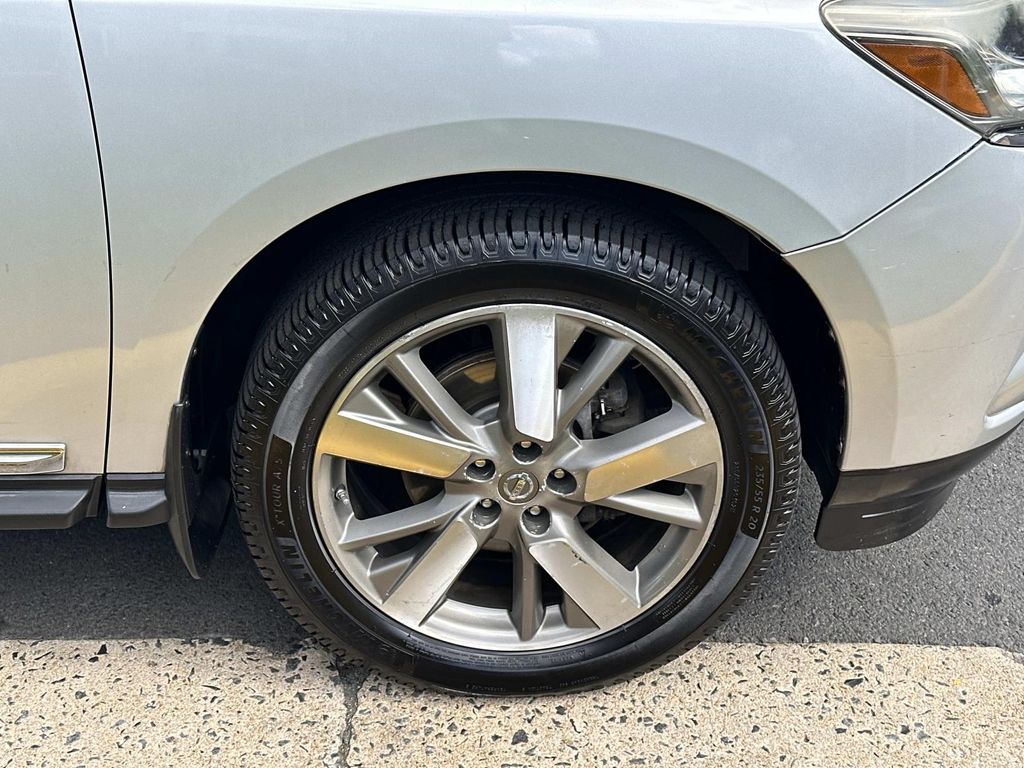 2014 Nissan Pathfinder Platinum photo 17