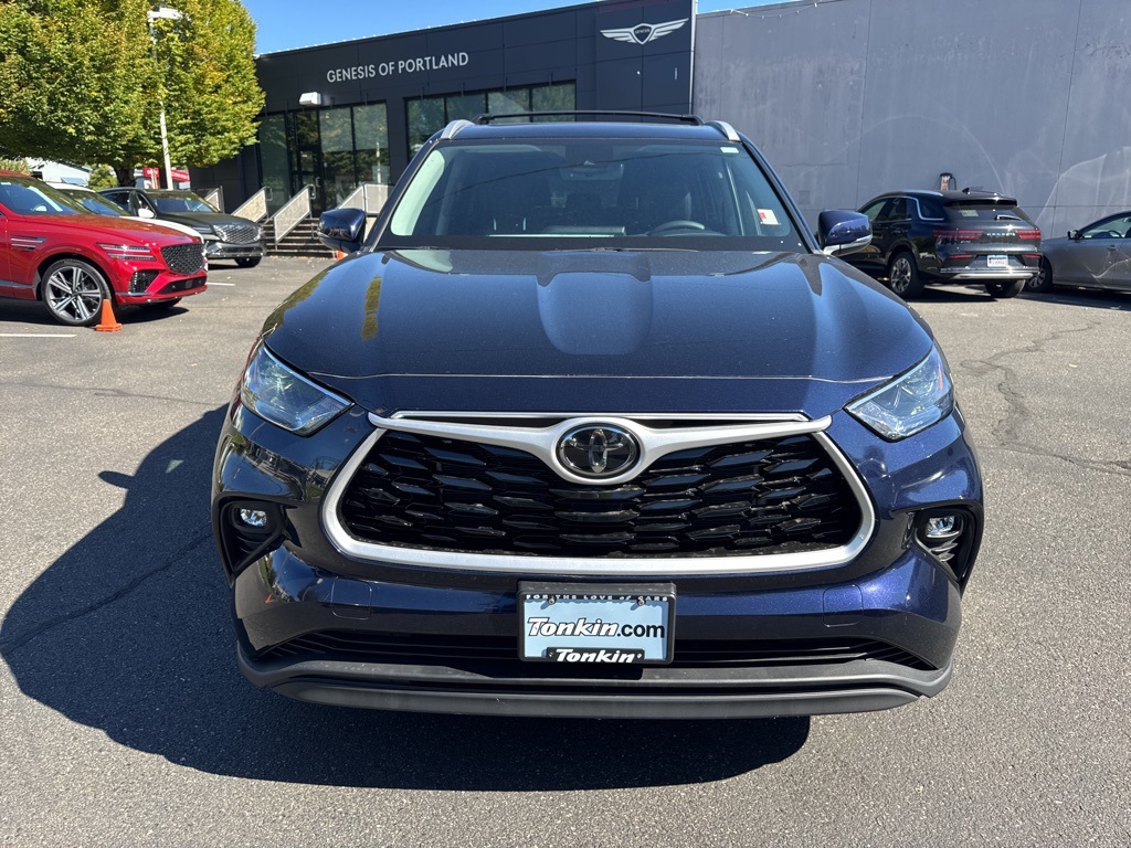 2023 Toyota Highlander XLE photo 2