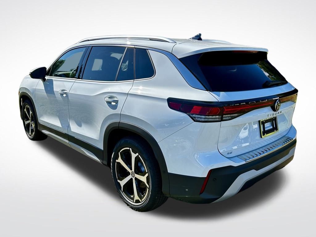 2026 Volkswagen Tiguan SE photo 4