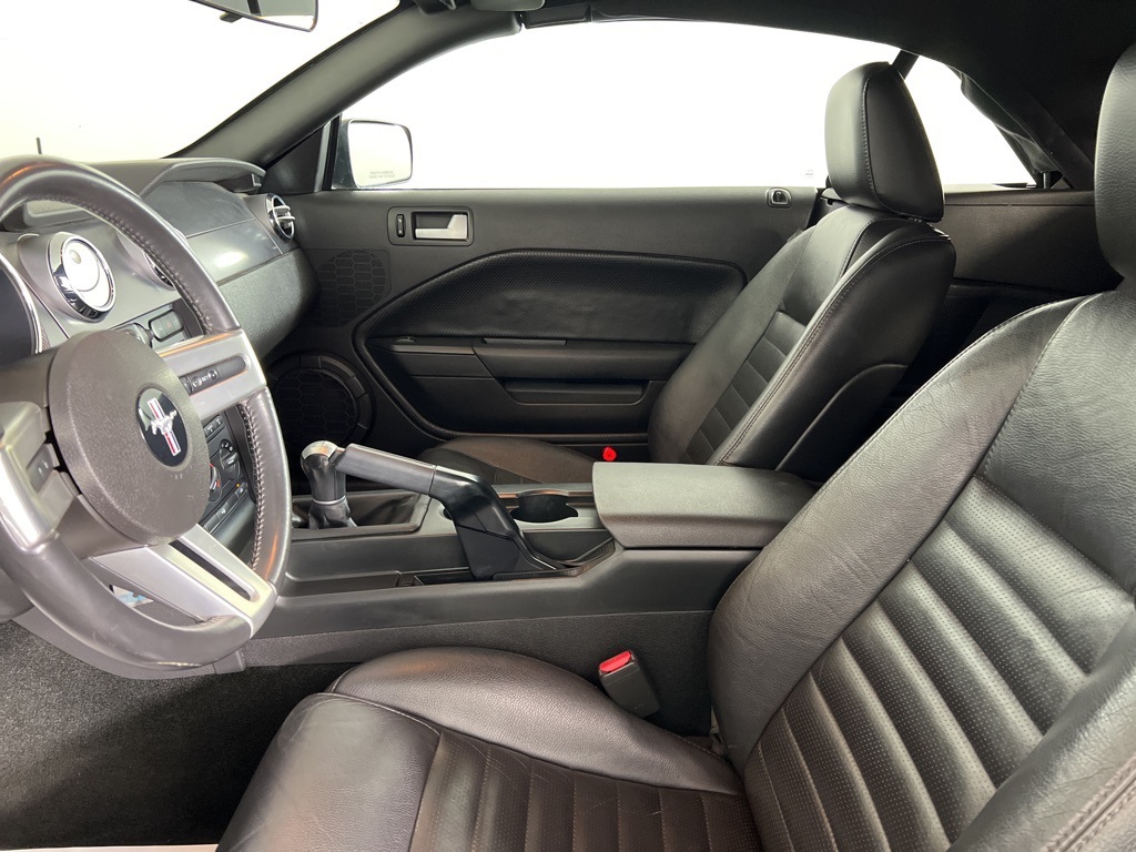 2007 Ford Mustang GT Deluxe photo 2