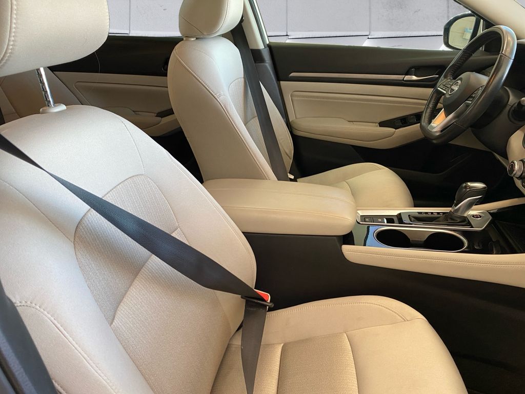 2023 Nissan Altima 2.5 SV photo 13