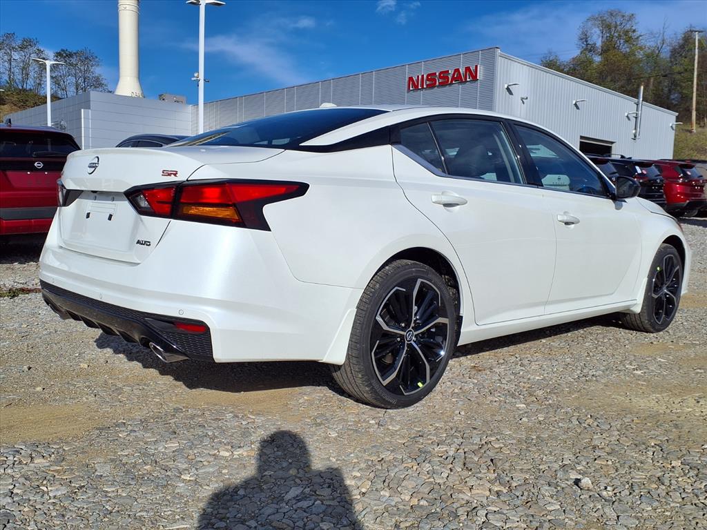 2025 Nissan Altima 2.5 SR photo 2