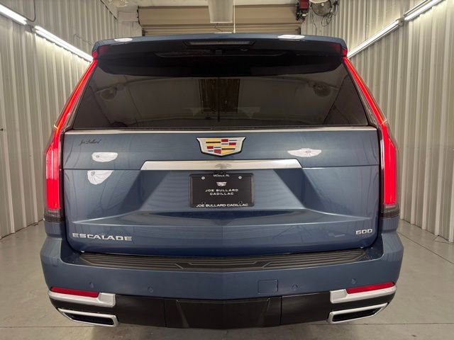 2025 Cadillac Escalade Luxury photo 2