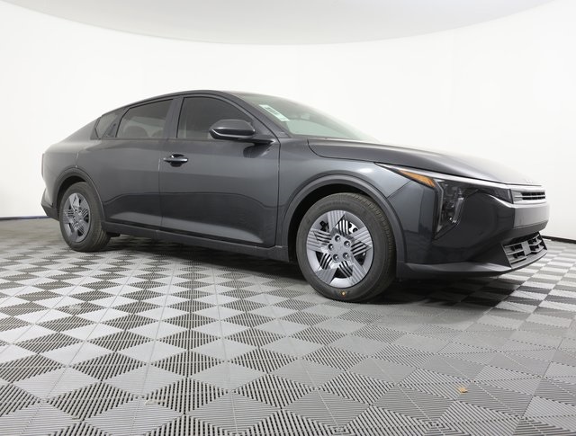 2025 Kia K4 LX photo 3
