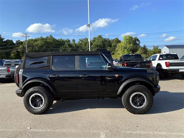 2022 Ford Bronco Badlands photo 2