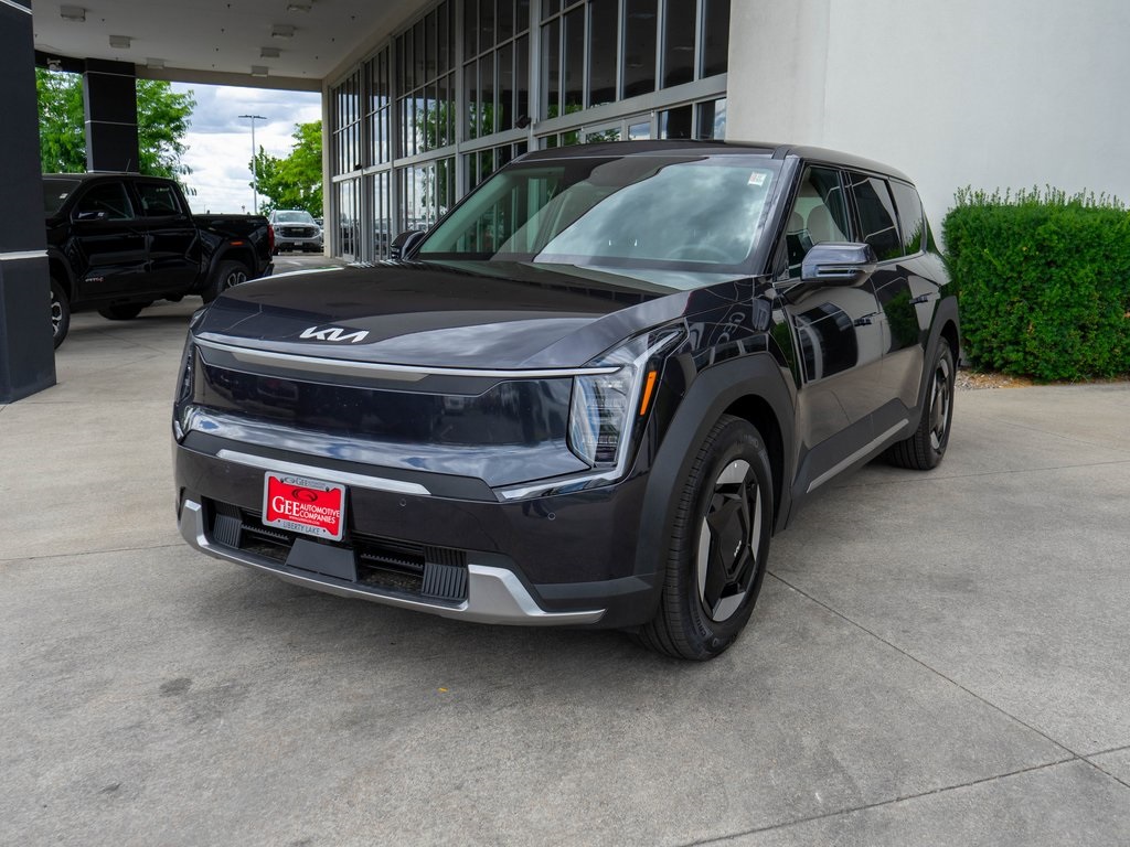 2026 Kia EV9 Light Long Range photo 3