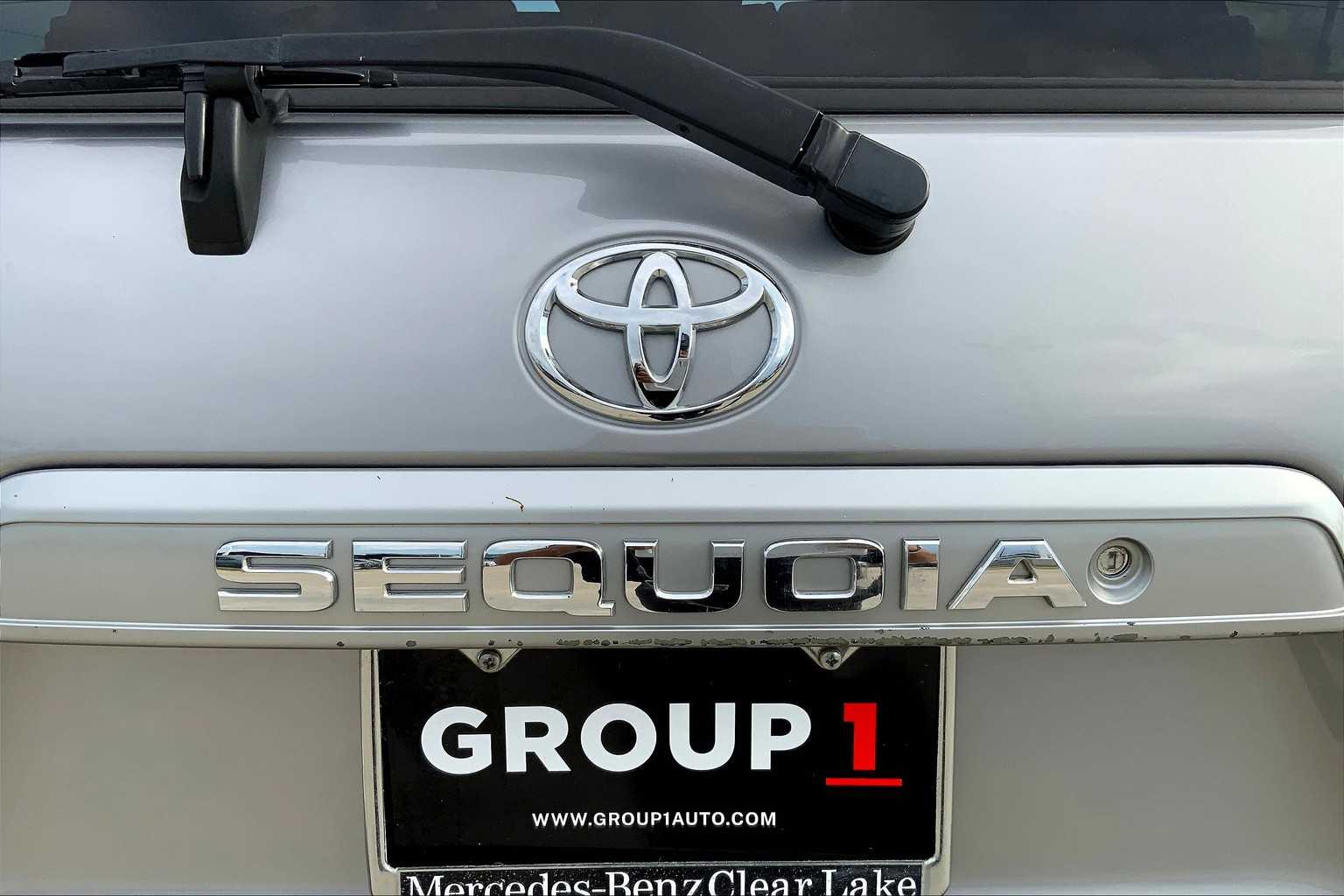 2010 Toyota Sequoia photo 9