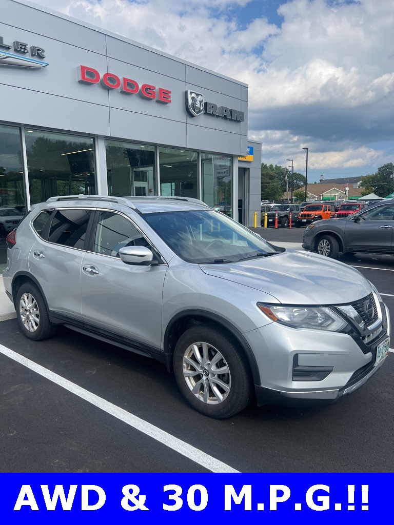 2018 Nissan Rogue SV photo 2