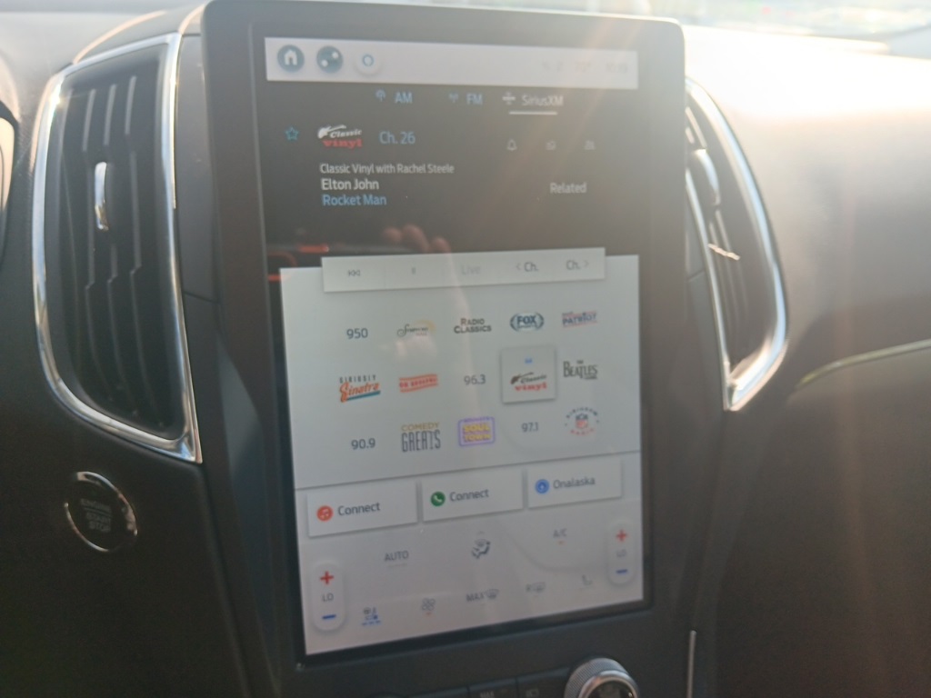 2022 Ford Edge Titanium photo 23